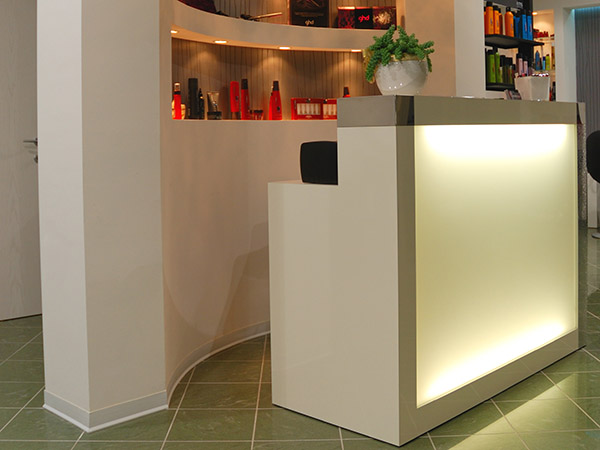 Comptoir–avec–éclairage–à-LEDS-pour–détaillants