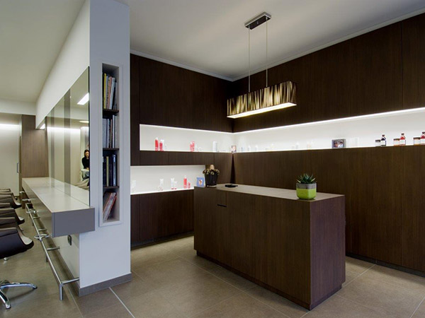 Reception-counter-for-hairdressers