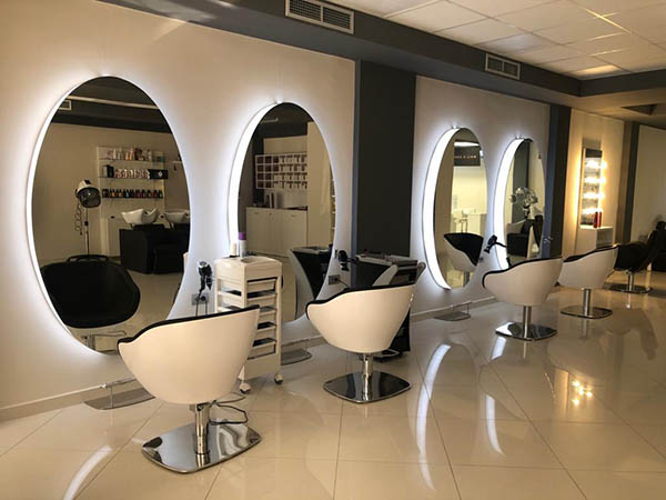 coûts–installation–d'–étagère–avec–coiffeuse–pour–coiffeurs