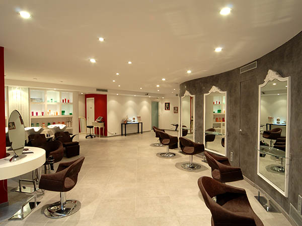 plan–travail–pour–coupe–avec–coiffeuse